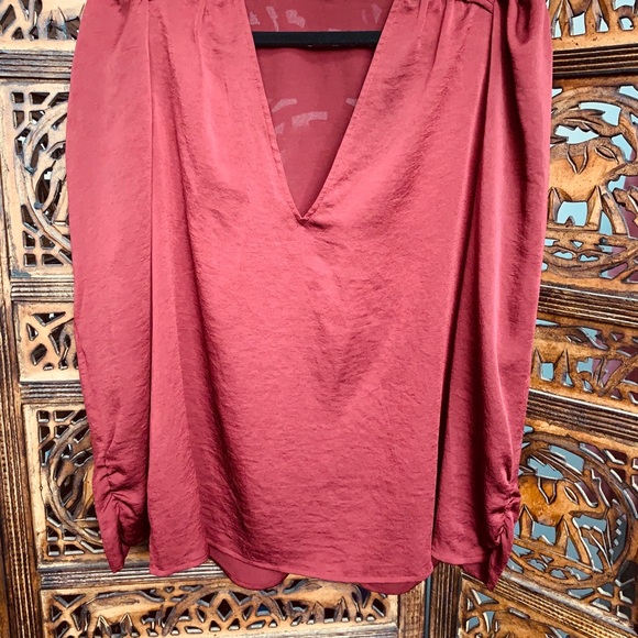 Express deep V red blouse - Picture 2 of 9